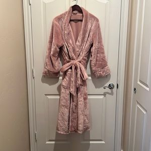 Soma pink women’s robe size large